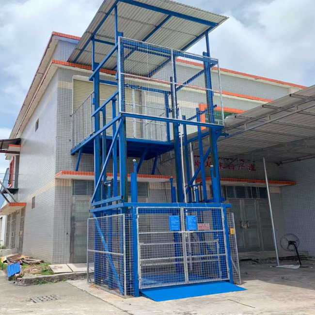 天门建材厂室外升降货梯安装
